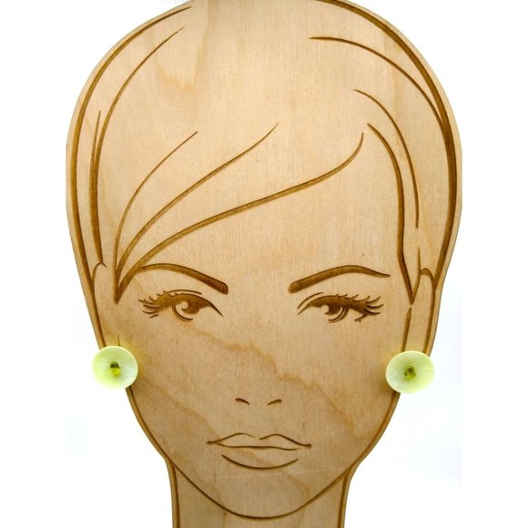 Vintage Pale Green Chip Earrings, Pastel Celluloid Dome on Screw Backs - Picture 4 of 7